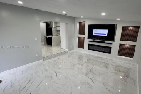 House in West Park, Florida 4 bedrooms № 1898139 - photo 5