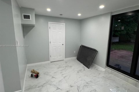 House in West Park, Florida 4 bedrooms № 1898139 - photo 11