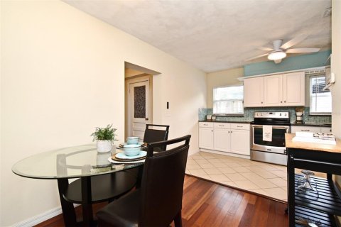 House in Orlando, Florida 2 bedrooms, 81.57 sq.m. № 1834632 - photo 5