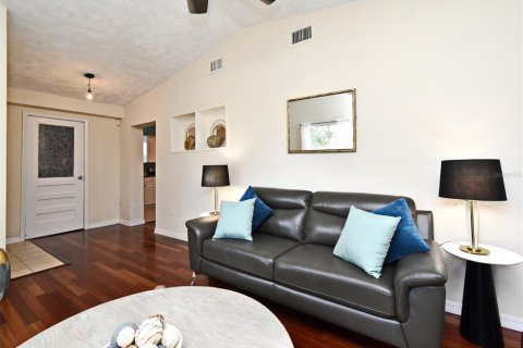 House in Orlando, Florida 2 bedrooms, 81.57 sq.m. № 1834632 - photo 9