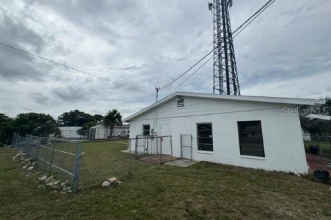 Immobilier commercial à louer à New Port Richey, Floride: 185.8 m2 № 2149194 - photo 5