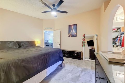 House in Apopka, Florida 3 bedrooms, 151.62 sq.m. № 2133355 - photo 18