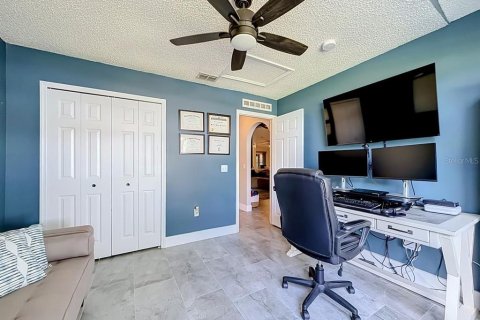 House in Apopka, Florida 3 bedrooms, 151.62 sq.m. № 2133355 - photo 24