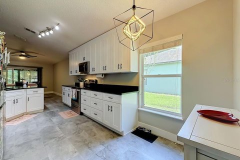 House in Apopka, Florida 3 bedrooms, 151.62 sq.m. № 2133355 - photo 7