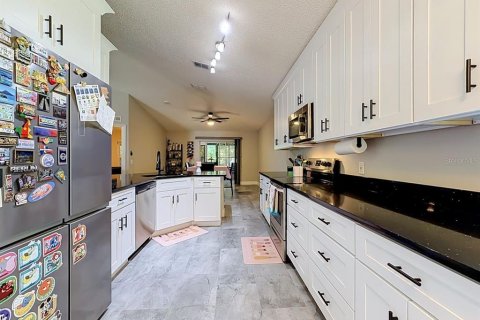 House in Apopka, Florida 3 bedrooms, 151.62 sq.m. № 2133355 - photo 9