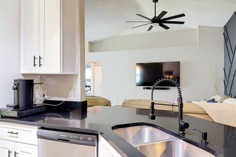 House in Apopka, Florida 3 bedrooms, 151.62 sq.m. № 2133355 - photo 12