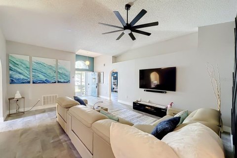 House in Apopka, Florida 3 bedrooms, 151.62 sq.m. № 2133355 - photo 4