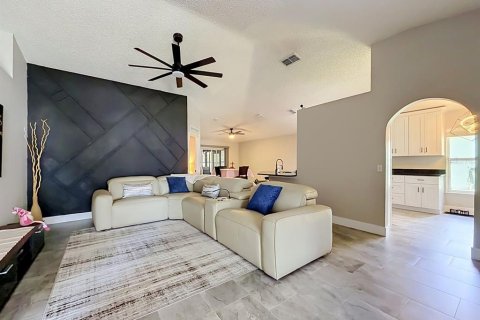 House in Apopka, Florida 3 bedrooms, 151.62 sq.m. № 2133355 - photo 6