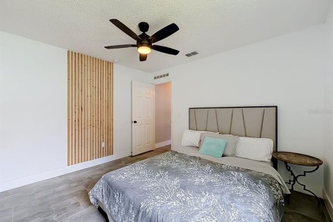 House in Apopka, Florida 3 bedrooms, 151.62 sq.m. № 2133355 - photo 27