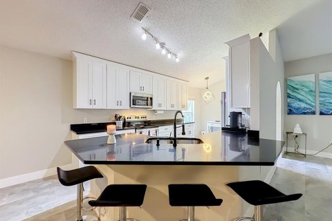 House in Apopka, Florida 3 bedrooms, 151.62 sq.m. № 2133355 - photo 14