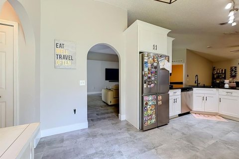 House in Apopka, Florida 3 bedrooms, 151.62 sq.m. № 2133355 - photo 8