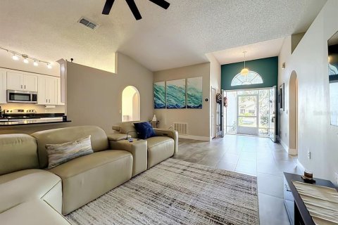 House in Apopka, Florida 3 bedrooms, 151.62 sq.m. № 2133355 - photo 3