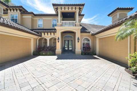 House in Seminole, Florida 5 bedrooms, 470.18 sq.m. № 1805460 - photo 1