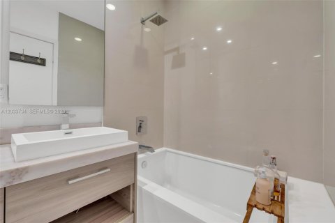 Condo in Miami, Florida, 3 bedrooms № 2185914 - photo 29