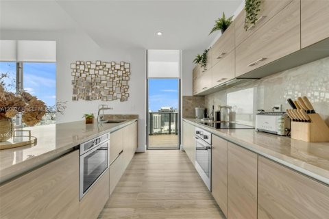 Condo in Miami, Florida, 3 bedrooms № 2185914 - photo 12