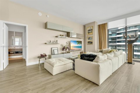 Condo in Miami, Florida, 3 bedrooms № 2185914 - photo 3