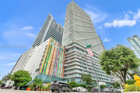 Condo in Miami, Florida, 3 bedrooms  № 2185914