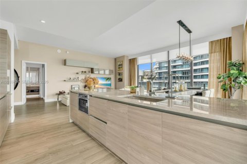 Condo in Miami, Florida, 3 bedrooms № 2185914 - photo 15