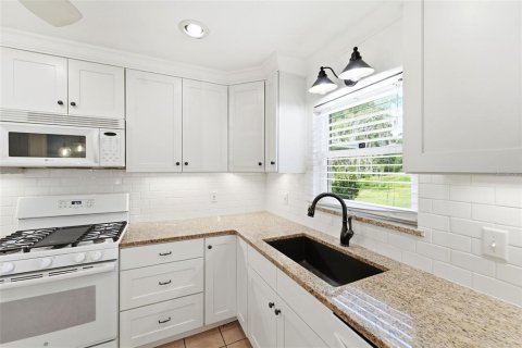 Condominio en venta en DeLand, Florida, 2 dormitorios, 111.11 m2 № 2235989 - foto 13