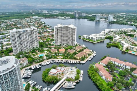 Condominio en venta en Aventura, Florida, 3 dormitorios, 176.51 m2 № 1973155 - foto 2