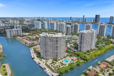 Condominio en venta en Aventura, Florida, 3 dormitorios, 176.51 m2 № 1973155 - foto 1