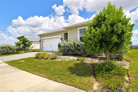 House in Punta Gorda, Florida 3 bedrooms, 154.12 sq.m. № 2203731 - photo 30