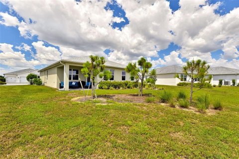 House in Punta Gorda, Florida 3 bedrooms, 154.12 sq.m. № 2203731 - photo 28