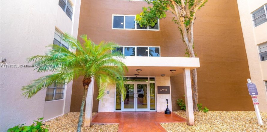 Condo in Hialeah, Florida, 2 bedrooms  № 2016889