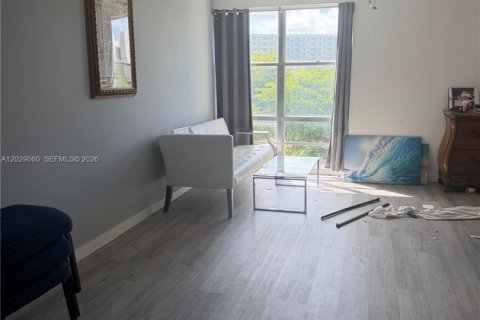 Condo in Sunny Isles Beach, Florida, 1 bedroom № 2087594 - photo 3