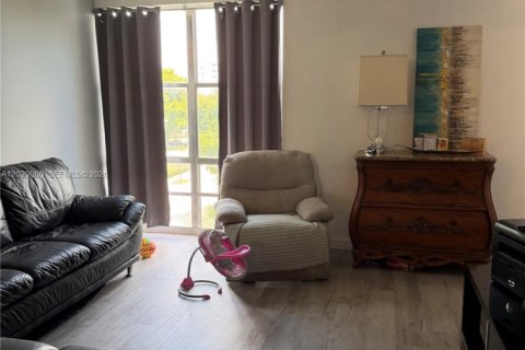 Condo in Sunny Isles Beach, Florida, 1 bedroom № 2087594 - photo 2