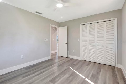 House in Venice, Florida 3 bedrooms, 159.98 sq.m. № 1525018 - photo 25