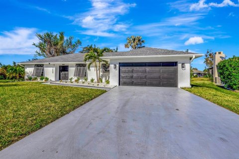 House in Venice, Florida 3 bedrooms, 159.98 sq.m. № 1525018 - photo 1
