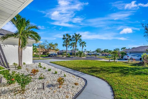 House in Venice, Florida 3 bedrooms, 159.98 sq.m. № 1525018 - photo 4