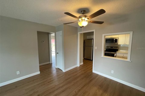 Apartamento en alquiler en Lakeland, Florida, 2 dormitorios, 81.29 m2 № 2215182 - foto 3