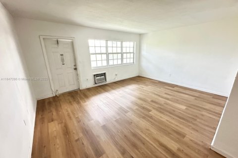 Condo in North Miami Beach, Florida, 1 bedroom  № 1845724 - photo 7