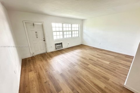 Condo in North Miami Beach, Florida, 1 bedroom  № 1845724 - photo 1