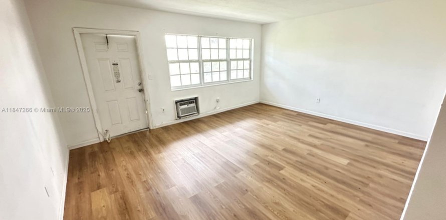 Condo in North Miami Beach, Florida, 1 bedroom  № 1845724