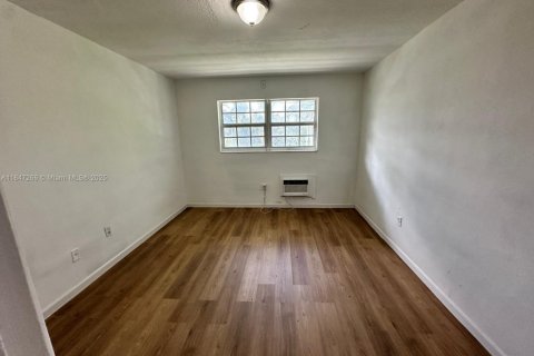 Condo in North Miami Beach, Florida, 1 bedroom  № 1845724 - photo 2