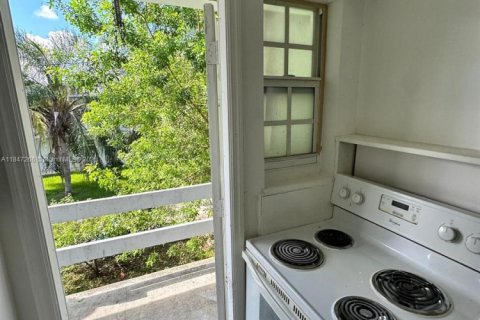 Condo in North Miami Beach, Florida, 1 bedroom  № 1845724 - photo 5