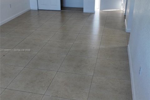 Снять в аренду квартиру в Катлер-Бей, Флорида 1 спальня, 40372.35м2, № 2004556 - фото 6