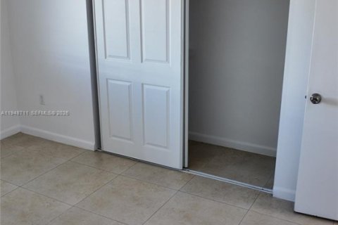 Снять в аренду квартиру в Катлер-Бей, Флорида 1 спальня, 40372.35м2, № 2004556 - фото 10