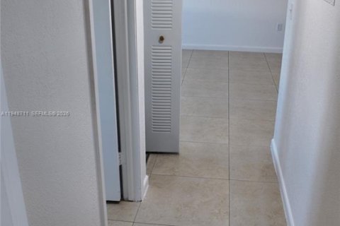 Снять в аренду квартиру в Катлер-Бей, Флорида 1 спальня, 40372.35м2, № 2004556 - фото 13