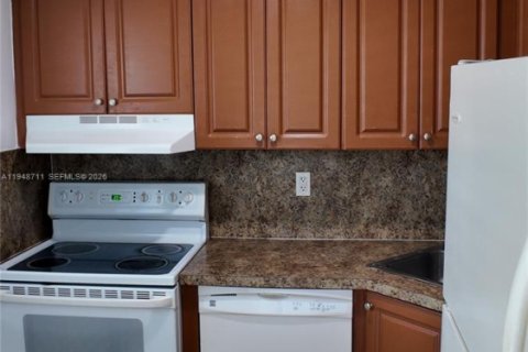 Снять в аренду квартиру в Катлер-Бей, Флорида 1 спальня, 40372.35м2, № 2004556 - фото 2