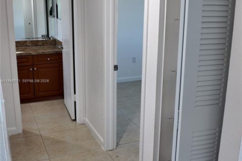 Снять в аренду квартиру в Катлер-Бей, Флорида 1 спальня, 40372.35м2, № 2004556 - фото 7