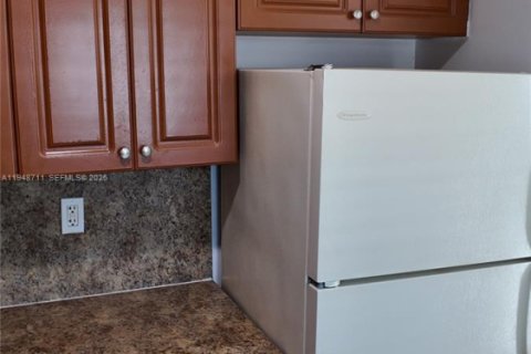 Снять в аренду квартиру в Катлер-Бей, Флорида 1 спальня, 40372.35м2, № 2004556 - фото 3