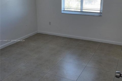 Снять в аренду квартиру в Катлер-Бей, Флорида 1 спальня, 40372.35м2, № 2004556 - фото 8