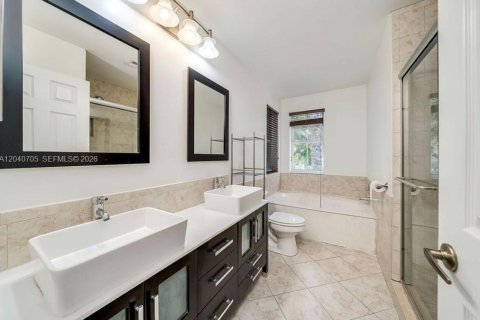 Villa ou maison à vendre à Hollywood, Floride: 3 chambres, 178.28 m2 № 2088013 - photo 12
