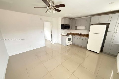Copropriété à louer à Oakland Park, Floride: 1 chambre, 37.81 m2 № 2001237 - photo 2