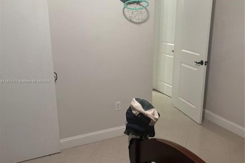 House in Miami, Florida 5 bedrooms, 312.71 sq.m. № 1928255 - photo 21