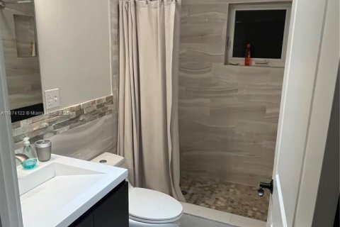 House in Miami, Florida 5 bedrooms, 312.71 sq.m. № 1928255 - photo 13